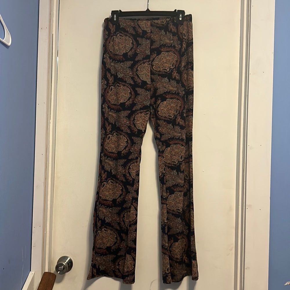 Rue 21 XL leggings with flare bottoms Paisley pattern